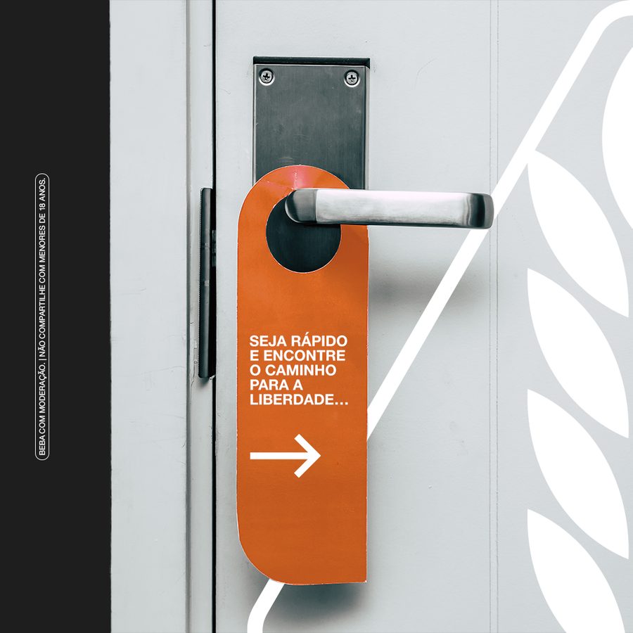 Peça Breedom: pendurador de porta laranja com o texto Seja rápido e encontre o caminho para a liberdade