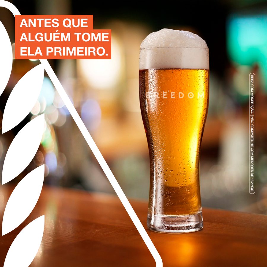 Peça Breedom: copo de cerveja com o texto Antes que alguém tome ela primeiro